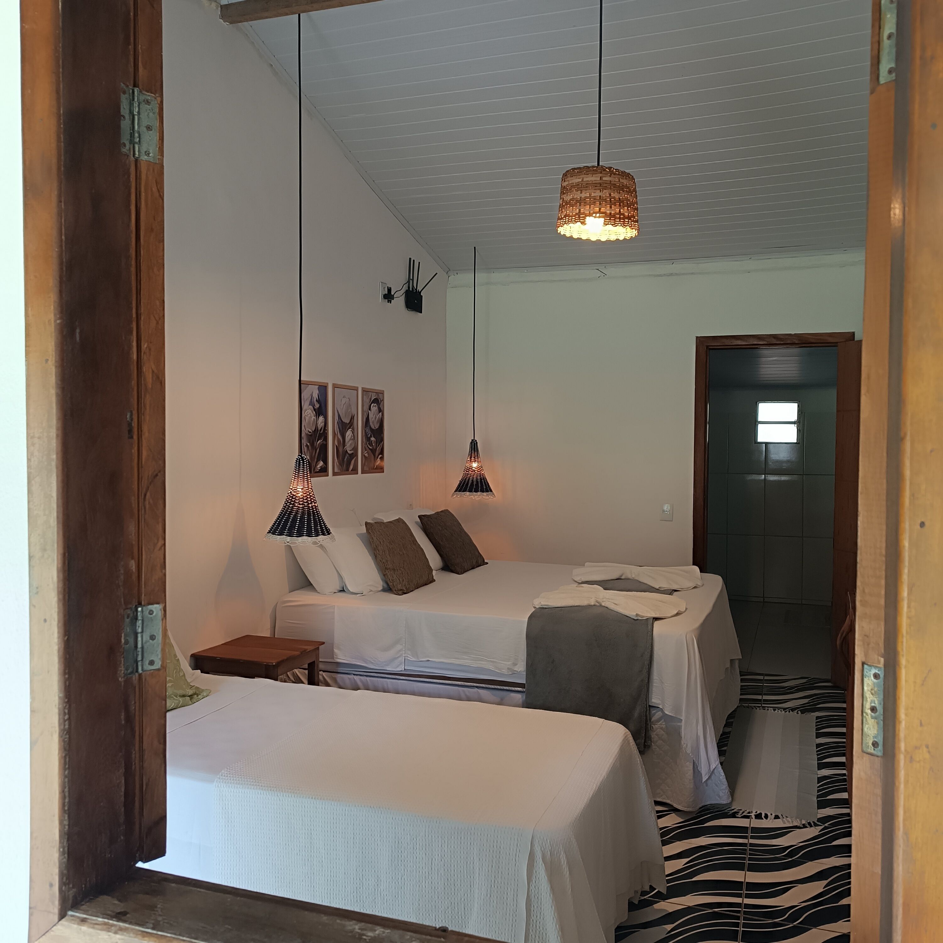 Superior trippelrum - flera sängar - uteplats - utsikt mot trädgården | Minibar, gratis wi-fi och sängkläder