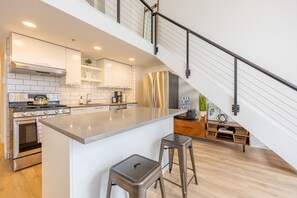 Private kitchen - Awesome loft in the heart of Downtown Vancouver! (Vancouver)