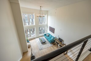 TV - Awesome loft in the heart of Downtown Vancouver! (Vancouver)