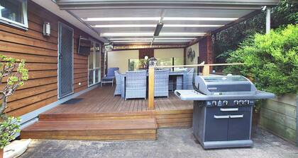 Tea Tree Breeze by Ready Set Stay- Unlimited WiFi & Great Location