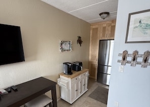 Interior - Beachfront Studio Apartment with beach access and Olympic pool (Venice)