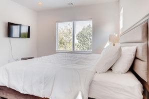 4 chambres, bureau, fer et planche à repasser, accès au Wi-Fi (inclus)