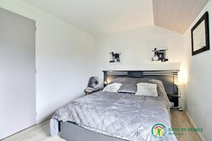 2 bedrooms, iron/ironing board, free WiFi
