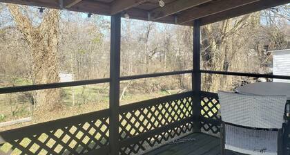 Cute & Cozy Cottage near Downtown APSU!