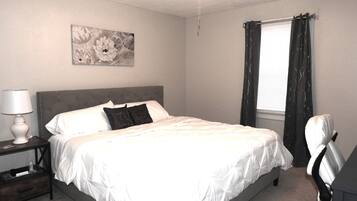 3 makuuhuonetta, työpöytä, silitysrauta/-lauta, ilmainen Wi-Fi