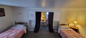 Family Apartment | Individually furnished, iron/ironing board, cots/infant beds, free WiFi - The Finley Block (Owosso)