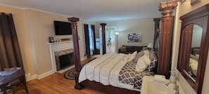Individually furnished, iron/ironing board, cribs/infant beds, free WiFi - The Finley Block (Owosso)