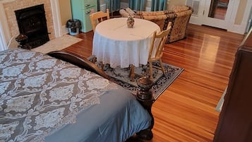 2 bedrooms, individually furnished, iron/ironing board, cots/infant beds