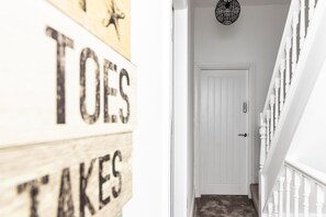 3 عدّة غرف نوم وطراز فريد لكل وحدة وواي فاي مجانًا وملاءات أسرّة