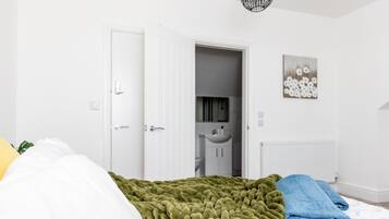 Premium House | 3 bedrooms, individually furnished, free WiFi, bed sheets