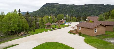 Cabin dành cho gia đình | Hiên