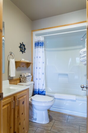Family Cabin | Bathroom | Free toiletries, hair dryer, soap, shampoo