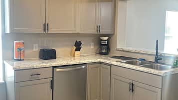 Cookware/dishes/utensils