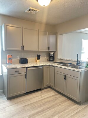 Cookware/dishes/utensils