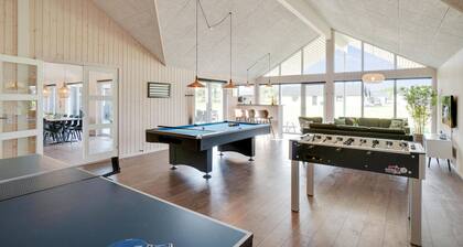 13 bedroom awesome home in Nørre Nebel