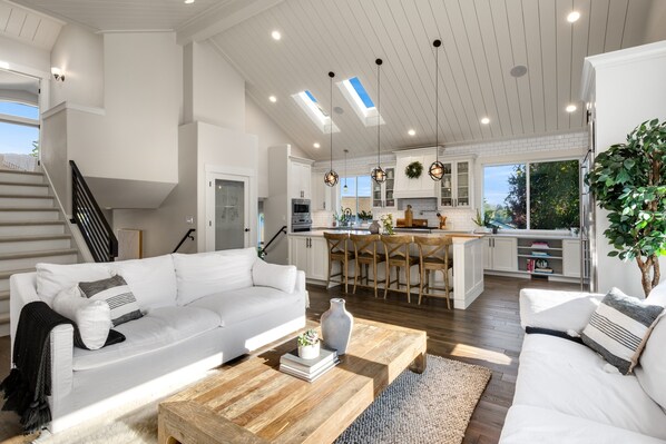 Téléviseur connecté, foyer, chaîne audio