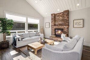 Téléviseur connecté, foyer, chaîne audio