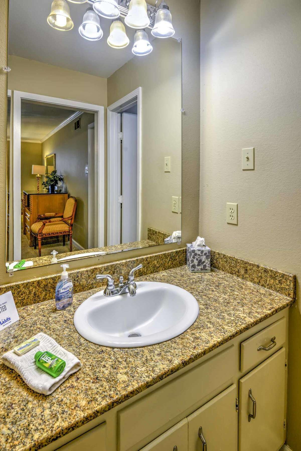 3 Bedroom 2 Bathroom Comfortable Furnished Home<br>4585 SouthPark Dr. 
