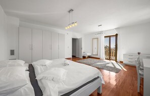 4 Schlafzimmer, Zimmersafe, kostenloses WLAN, Bettwäsche