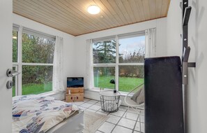 4 bedrooms, travel crib, free WiFi
