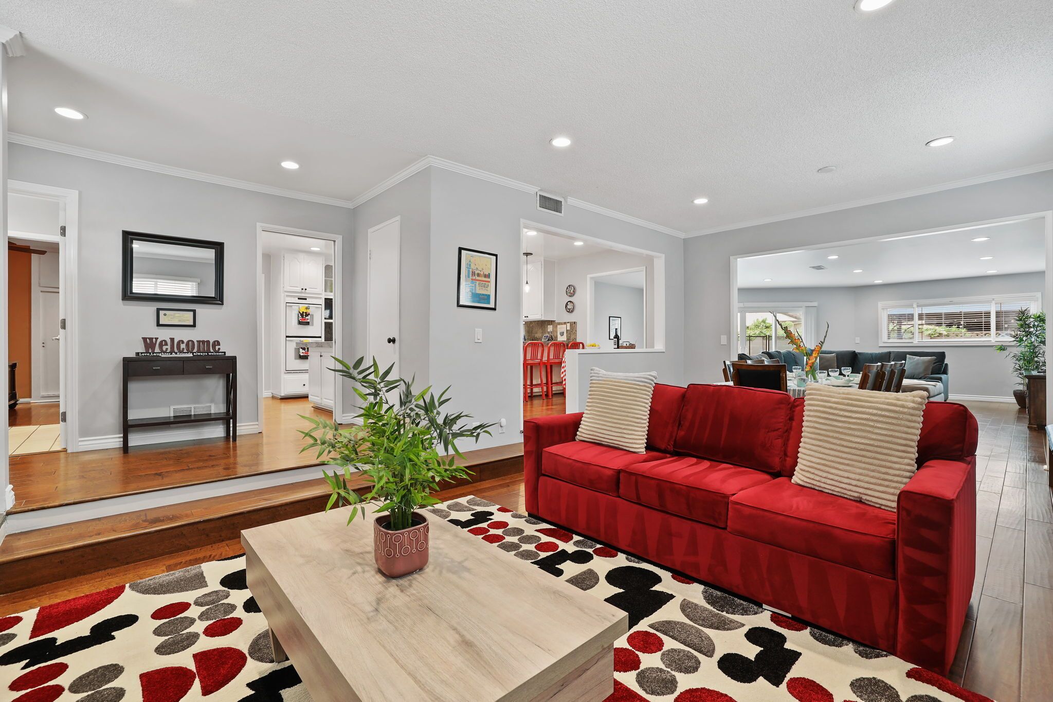 スマートテレビ、テレビゲーム、DVD プレーヤー、卓球台