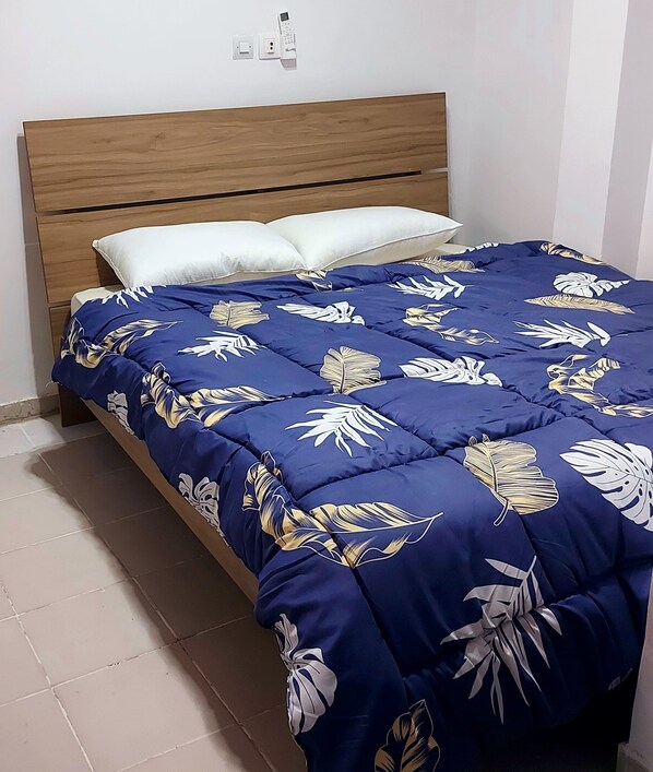 1 bedroom, desk, iron/ironing board, WiFi