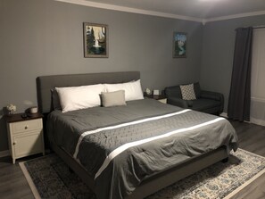 4 bedrooms, iron/ironing board, WiFi, bed sheets