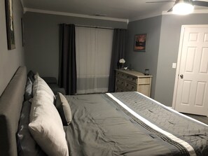4 habitaciones, tabla de planchar con plancha, wifi y ropa de cama