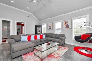 Unclassified image, 2 of 49, button - Stylish Central Houston Townhome Retreat (Houston)