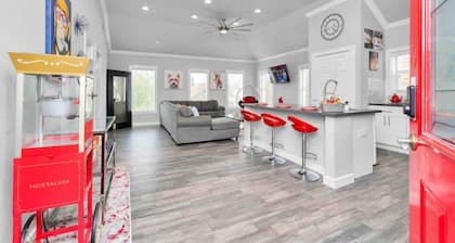 Stylish Central Houston Townhome Retreat