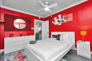 Unclassified image, 3 of 49, button - Stylish Central Houston Townhome Retreat (Houston)