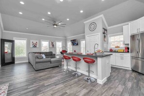 Unclassified image, 5 of 49, button - Stylish Central Houston Townhome Retreat (Houston)