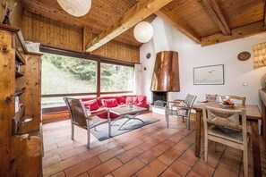 TV, fireplace, offices