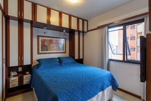 Firemannsrom | Blendingsgardiner, strykejern/-brett, wi-fi (inkludert) og sengetøy