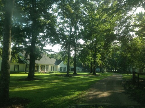 Elegant 2 Bedroom, 2 Bath Guest House close to Tallahassee. Whole Home Generator