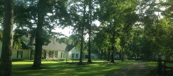 Elegant 2 Bedroom, 2 Bath Guest House close to Tallahassee. Whole Home Generator