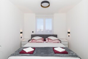 2 bedrooms, iron/ironing board, free WiFi, bed sheets