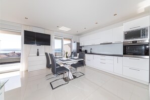 Fridge, oven, dishwasher, coffee/tea maker