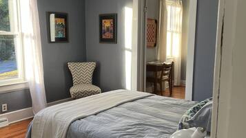 4 bedrooms, iron/ironing board, WiFi, bed sheets