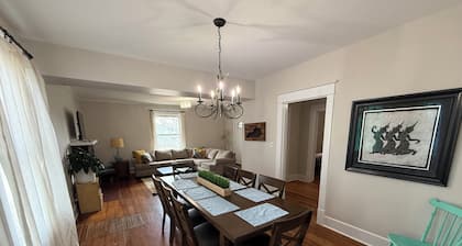 Newly Remodeled 4 bedroom - 5 minute walk to downtown fountain!
