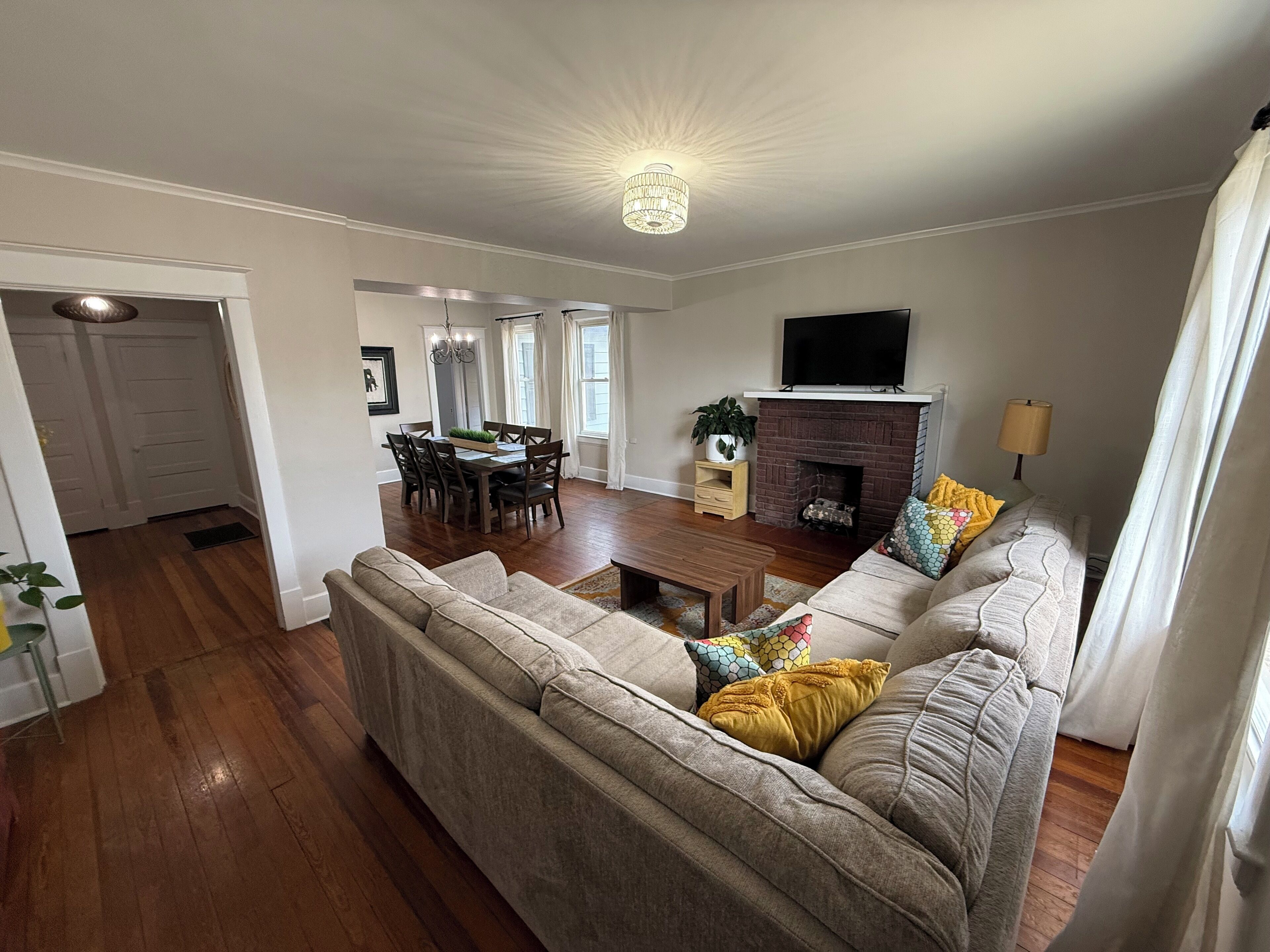 Smart TV, fireplace