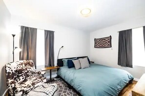 2 Schlafzimmer, Zimmersafe, Schreibtisch, Bügeleisen/Bügelbrett