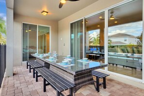 Outdoor dining - Mini Golf, Huge Pacman Arcade, Epic Wizards Alley, Theater: The Holiday House (Kissimmee)