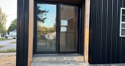 Spacious modern living in a quite neighborhood