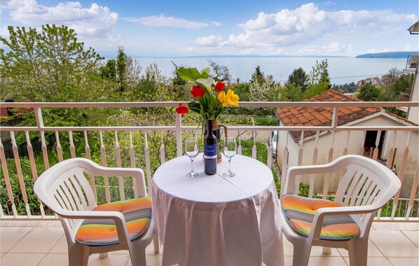 Outdoor dining - Nice apartment in Lovran with WiFi (Lovran)