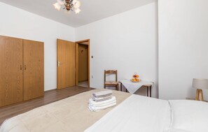 1 bedroom, free WiFi, bed sheets
