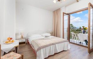 1 quarto, Wi-Fi de cortesia, roupa de cama