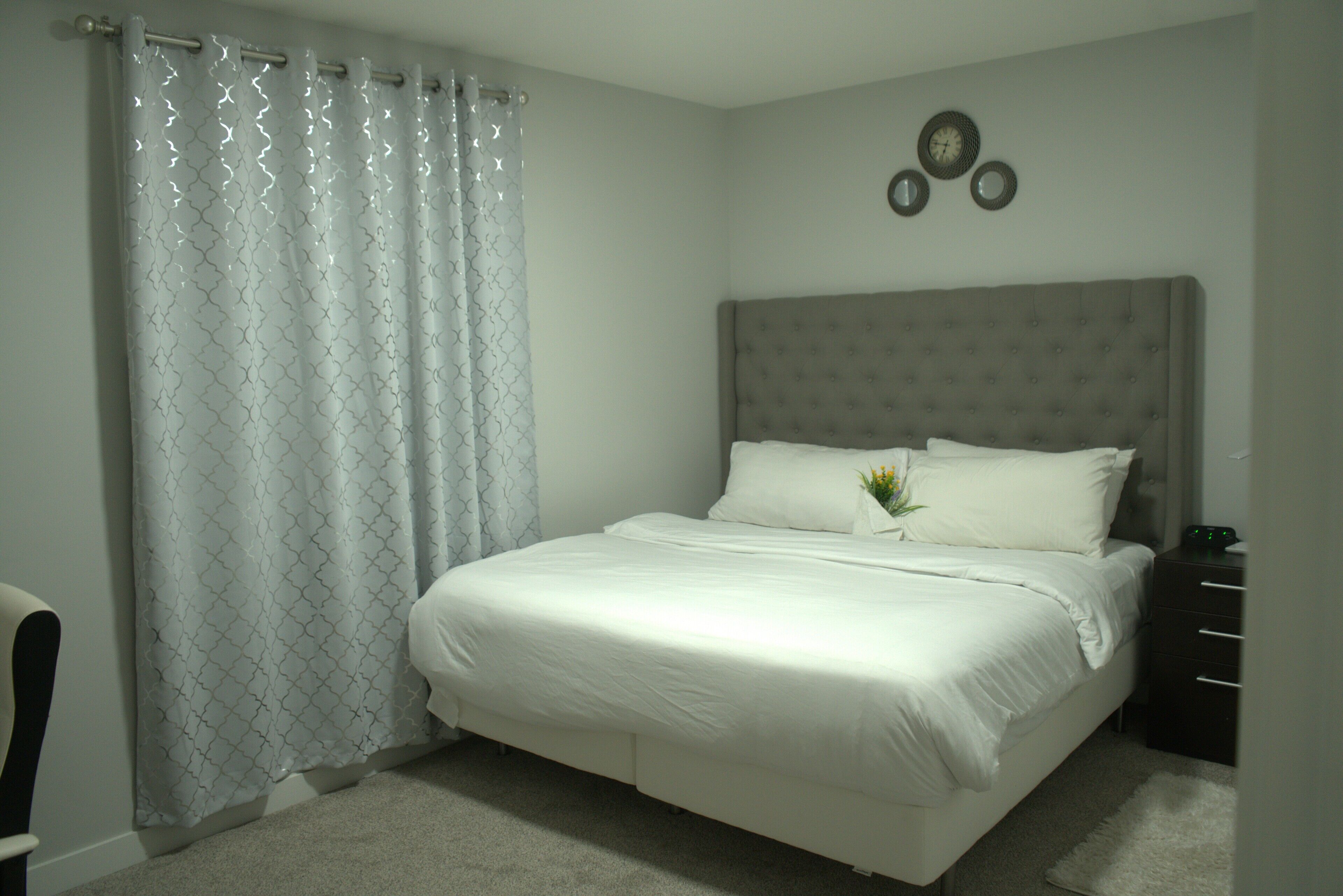 2 soverom, skrivebord, strykejern/-brett og wi-fi (inkludert)