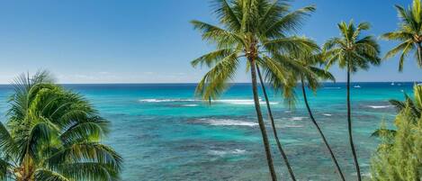 Beach nearby, sun loungers, beach towels