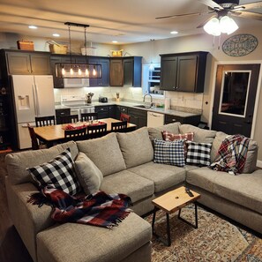 スマートテレビ、テレビゲーム、DVD プレーヤー、テーブルサッカー台